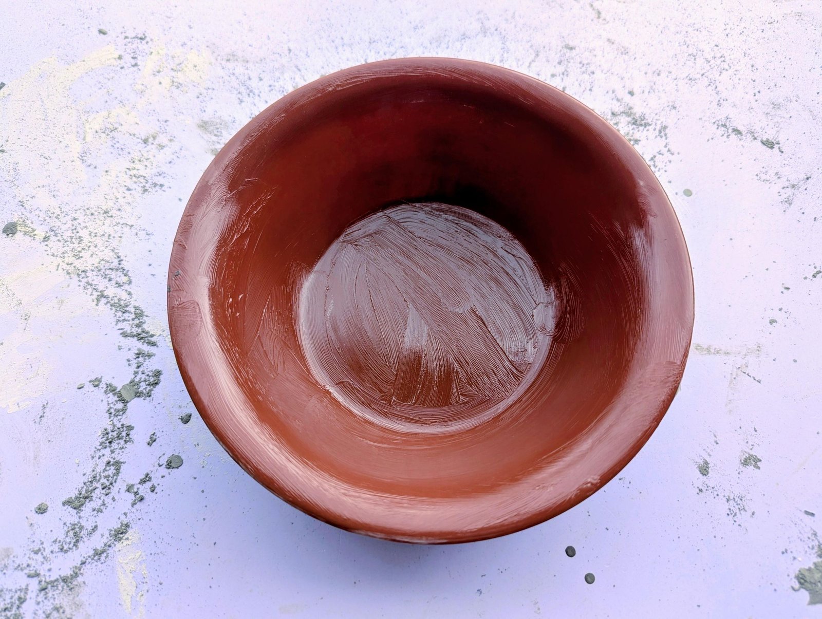 Shallow plate coated with petroleum jelly before casting the large cap