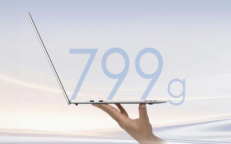 Acer Swift Blade 14 balanced on one hand with 799-gram weight graphic