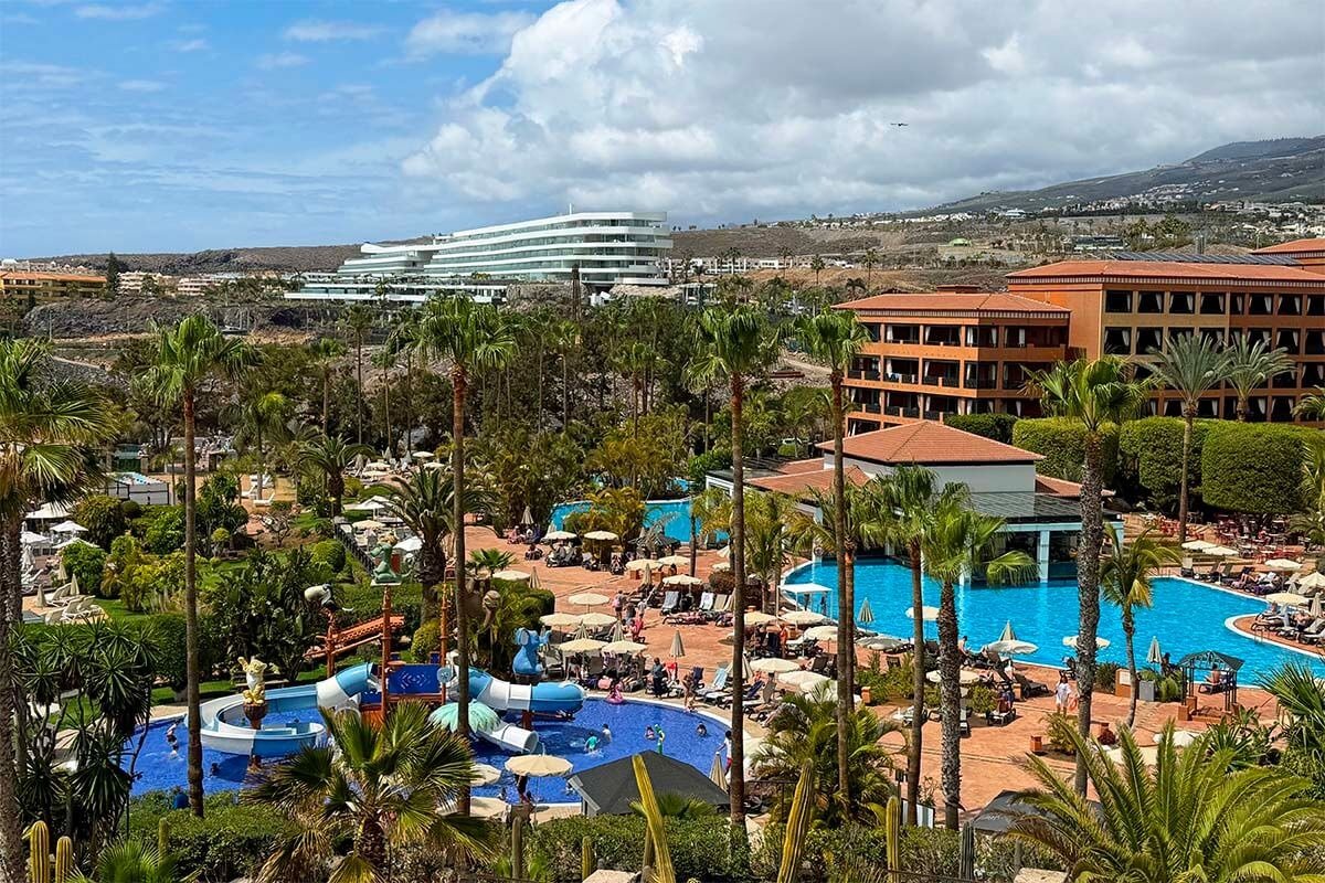 Resorts and pools along the coast in La Caleta
